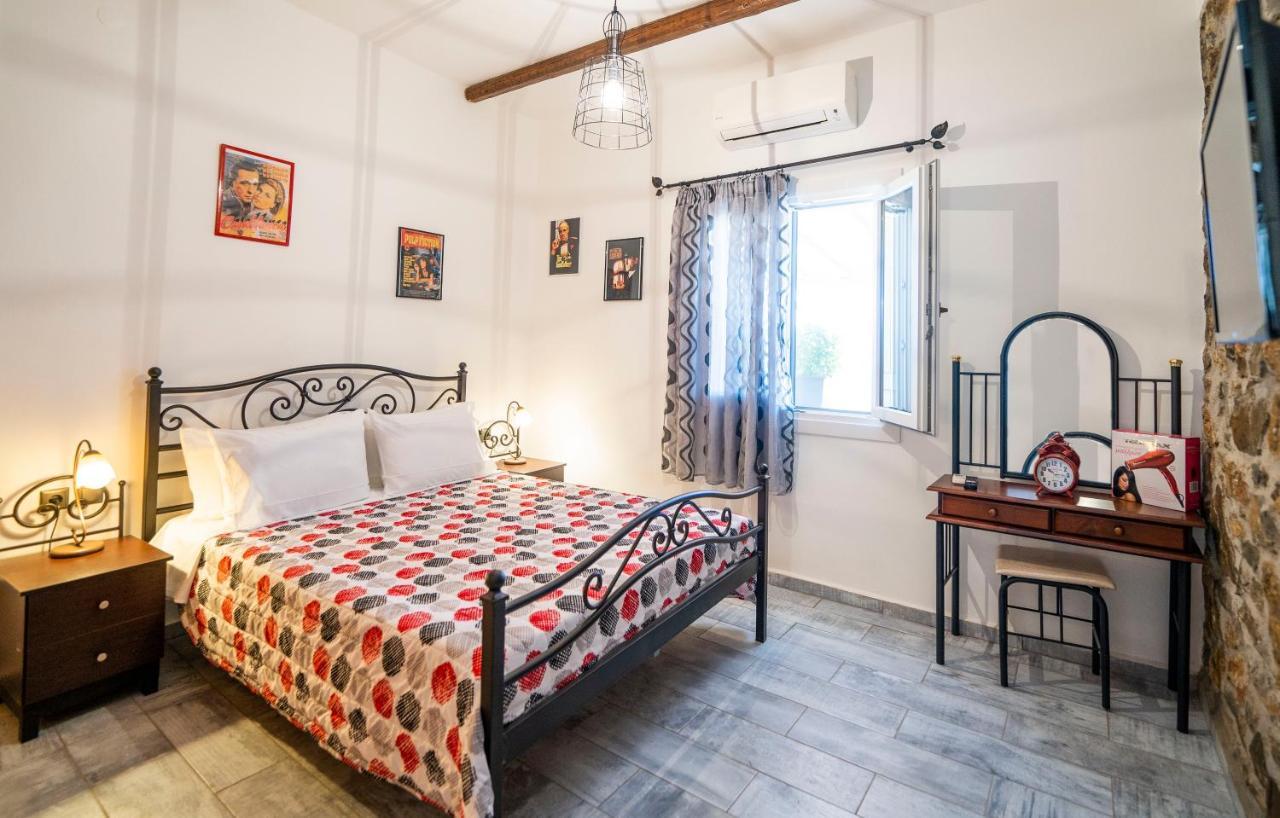 Flora'S Beach And Pool Villa In Syros Liaropa Ngoại thất bức ảnh