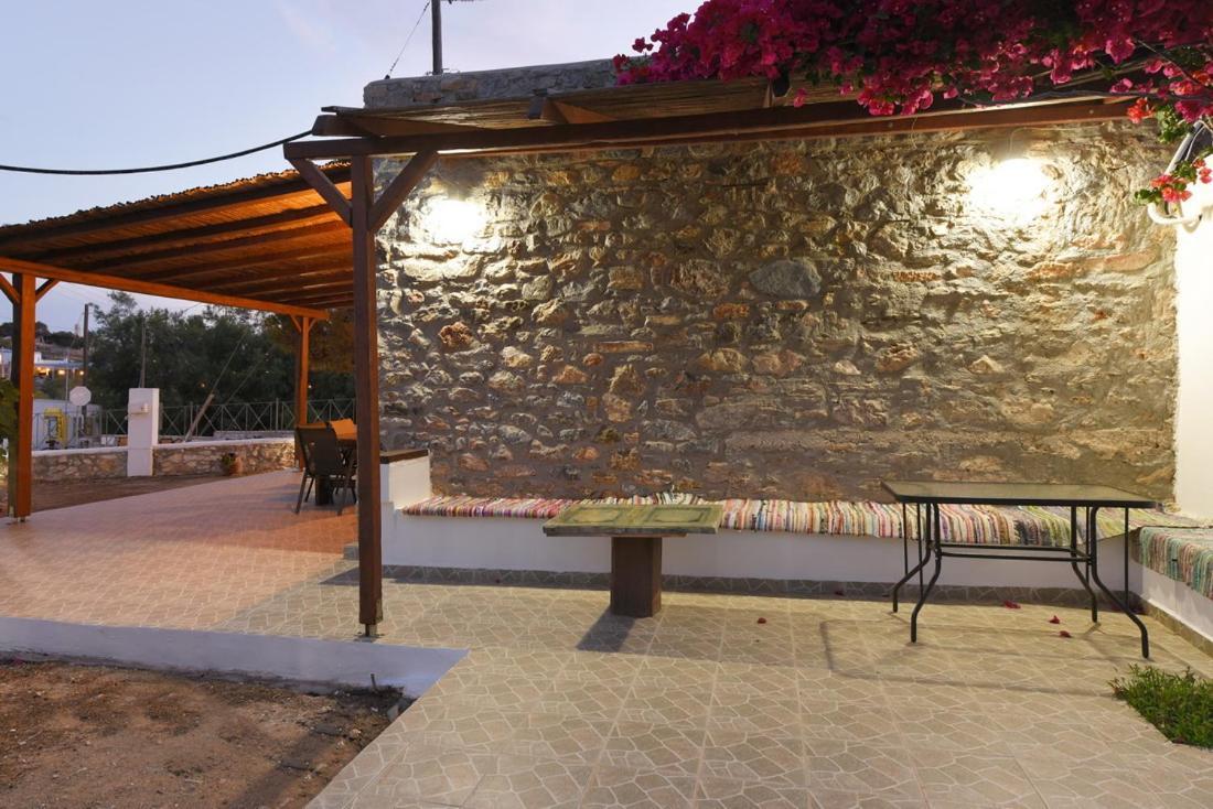 Flora'S Beach And Pool Villa In Syros Liaropa Ngoại thất bức ảnh