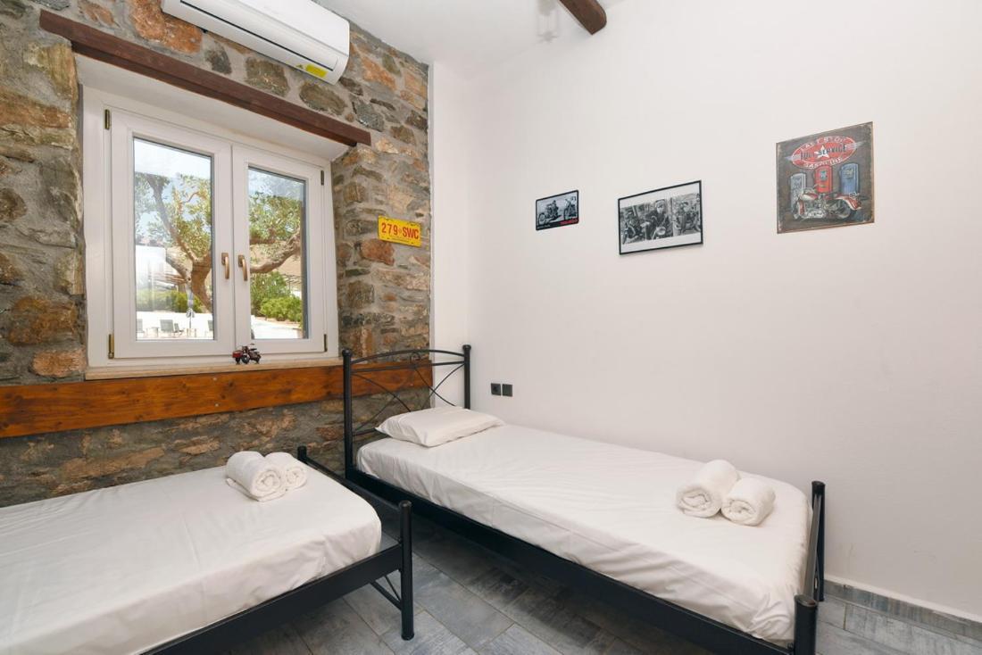 Flora'S Beach And Pool Villa In Syros Liaropa Ngoại thất bức ảnh
