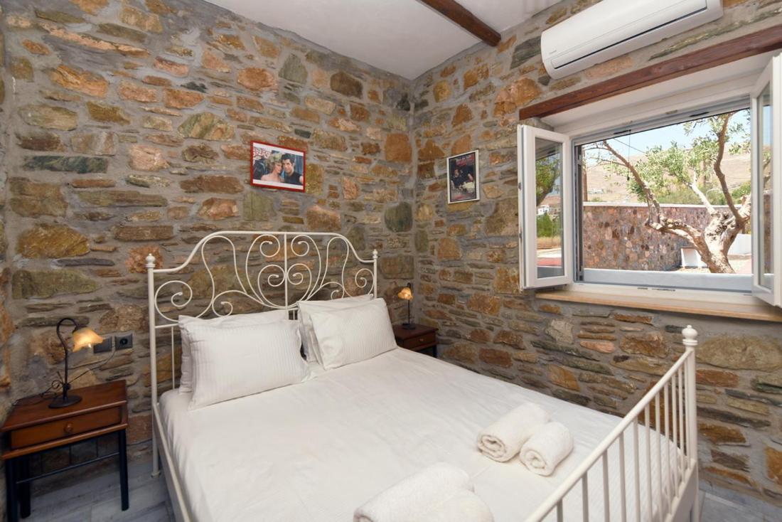 Flora'S Beach And Pool Villa In Syros Liaropa Ngoại thất bức ảnh