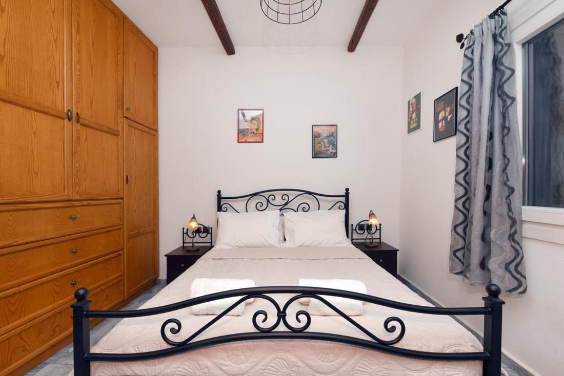 Flora'S Beach And Pool Villa In Syros Liaropa Ngoại thất bức ảnh