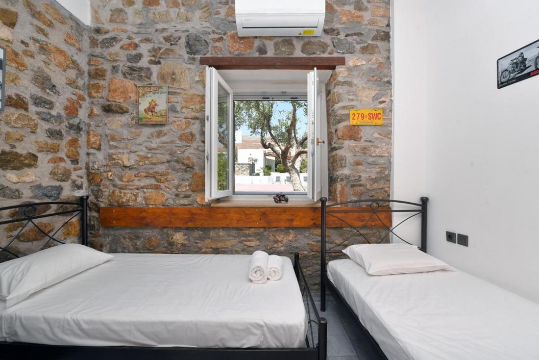 Flora'S Beach And Pool Villa In Syros Liaropa Ngoại thất bức ảnh