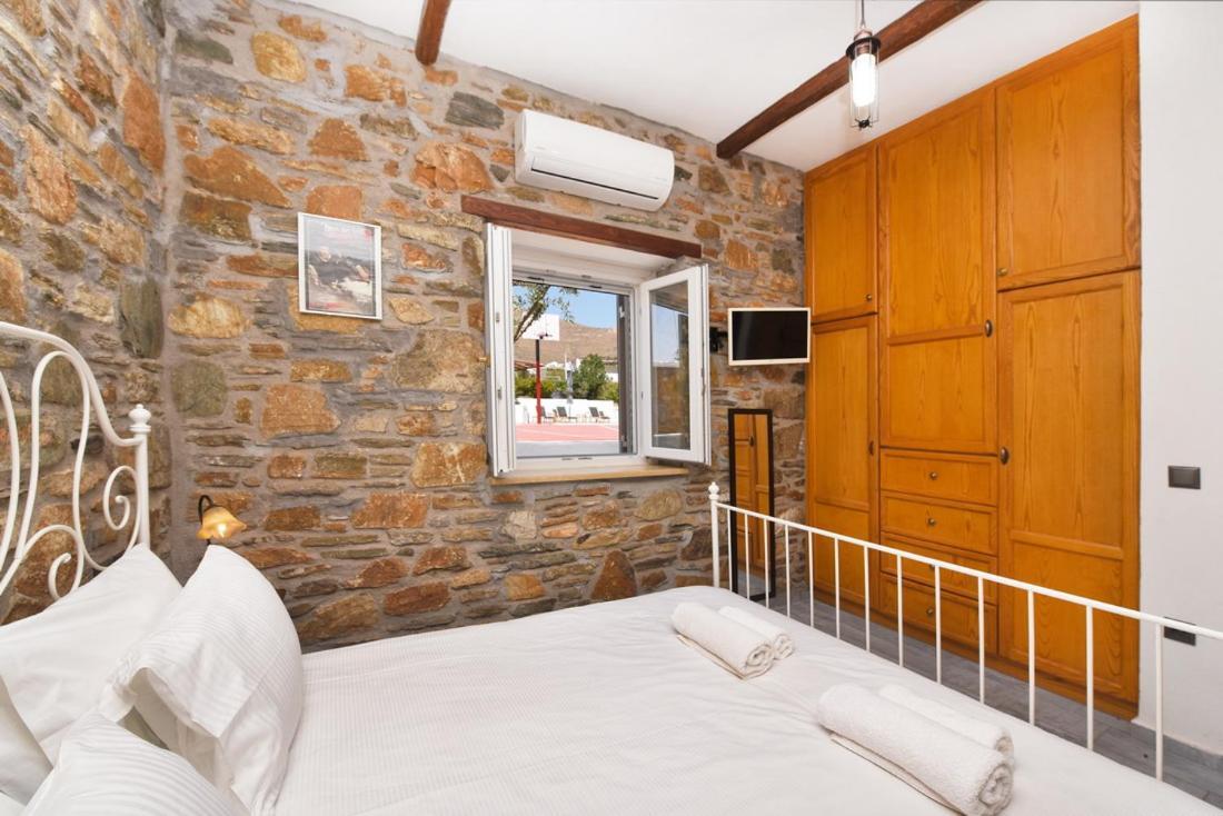Flora'S Beach And Pool Villa In Syros Liaropa Ngoại thất bức ảnh