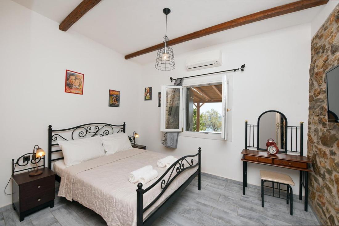 Flora'S Beach And Pool Villa In Syros Liaropa Ngoại thất bức ảnh